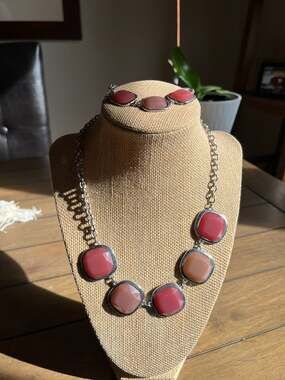 Jaclyn Smith Vintage Faceted Acrylic Stone Necklace and Bracelet Set